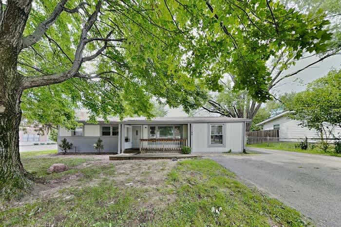 11199 Lantern Road – photo 1