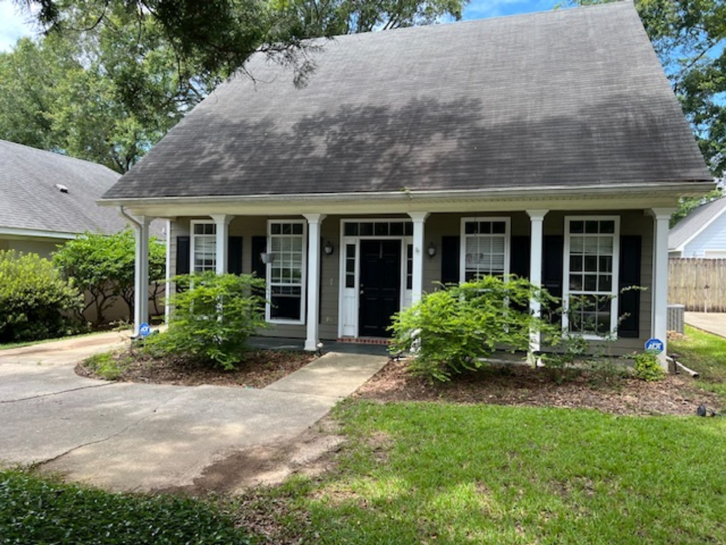 4/2.5 located in Pinehurst subdivision – photo 1