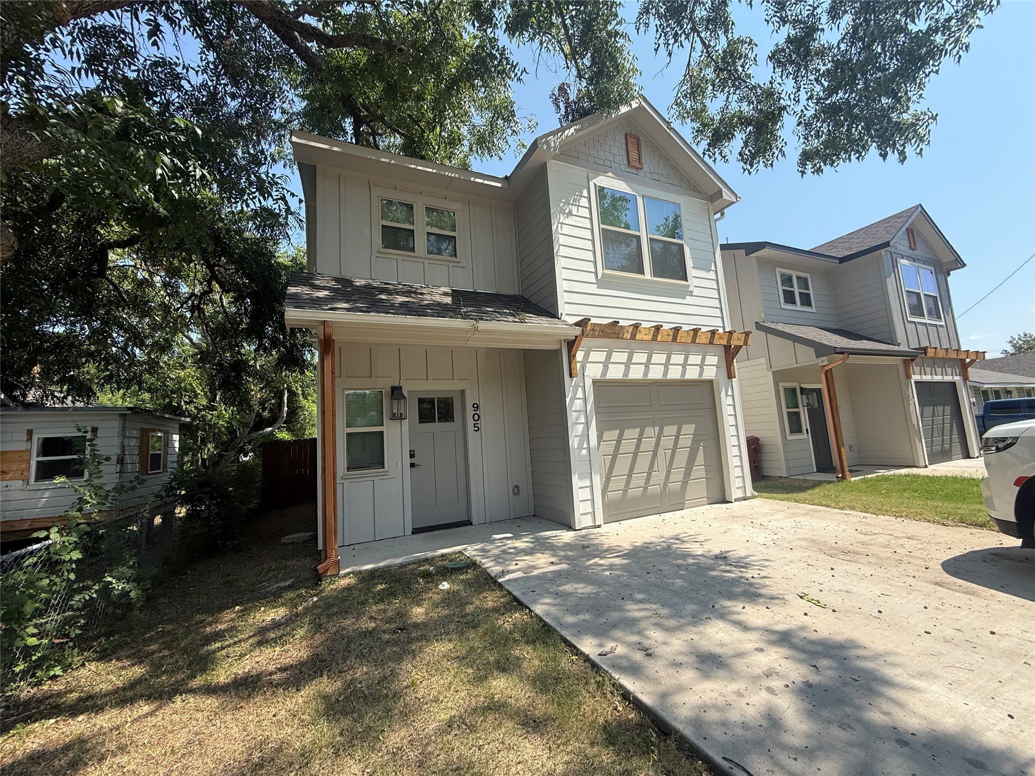 905 E 10Th Street – photo 1 of 33