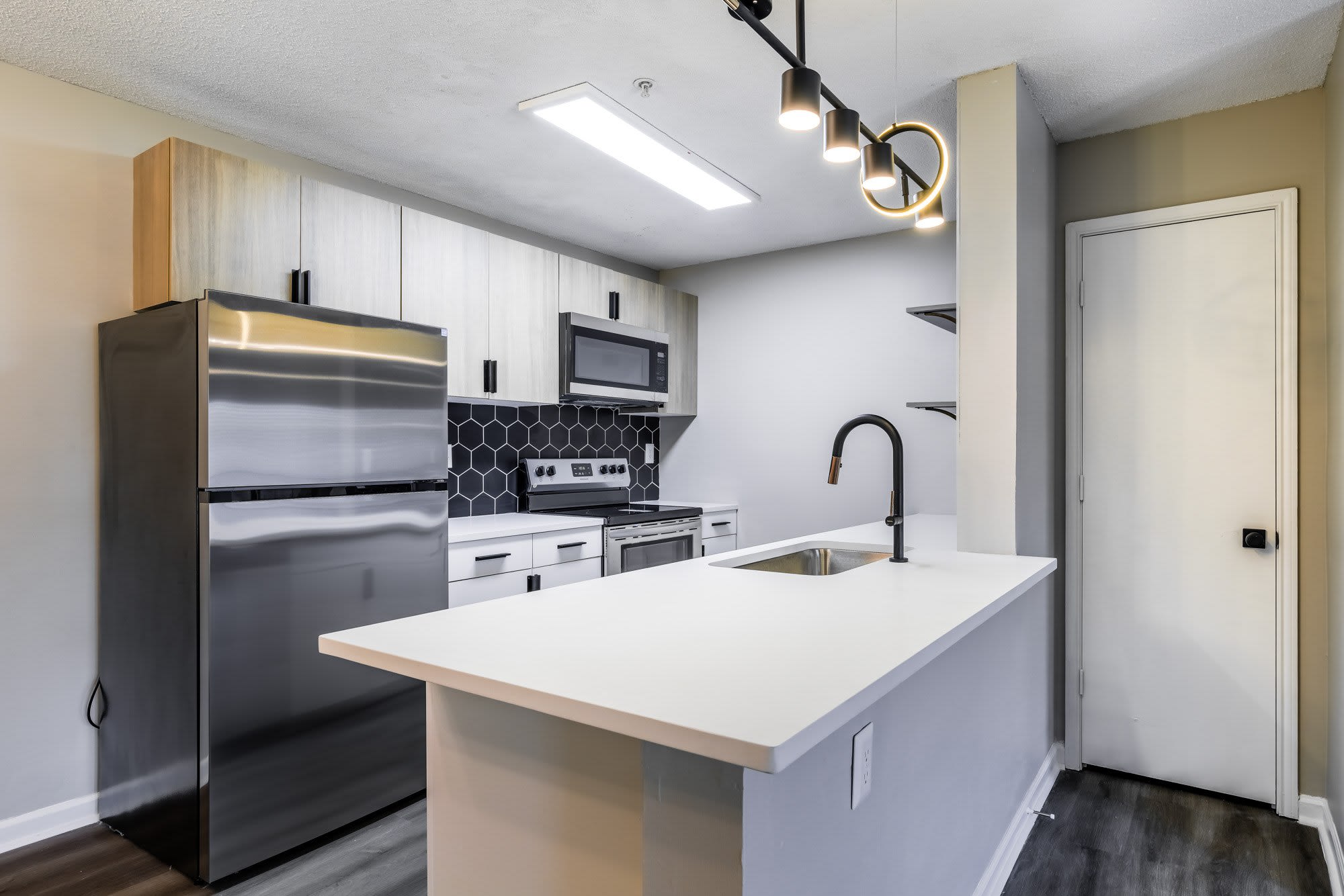 The Luxe of Southaven – photo 1 of 32