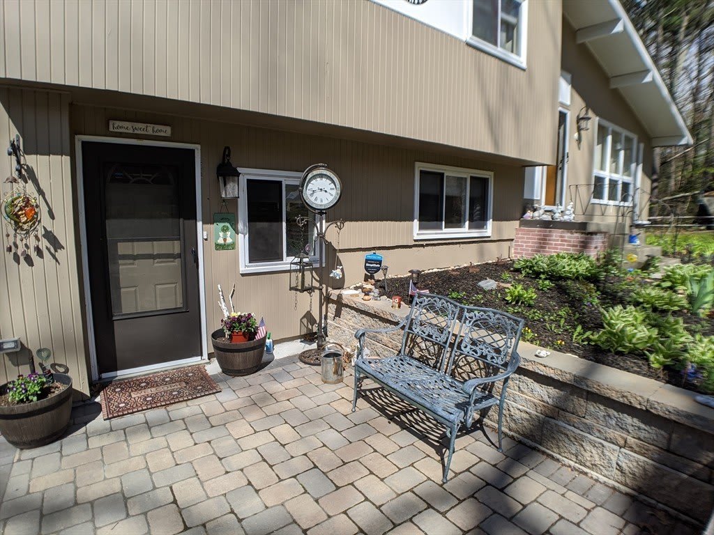 40 Barton Drive – photo 1 of 18