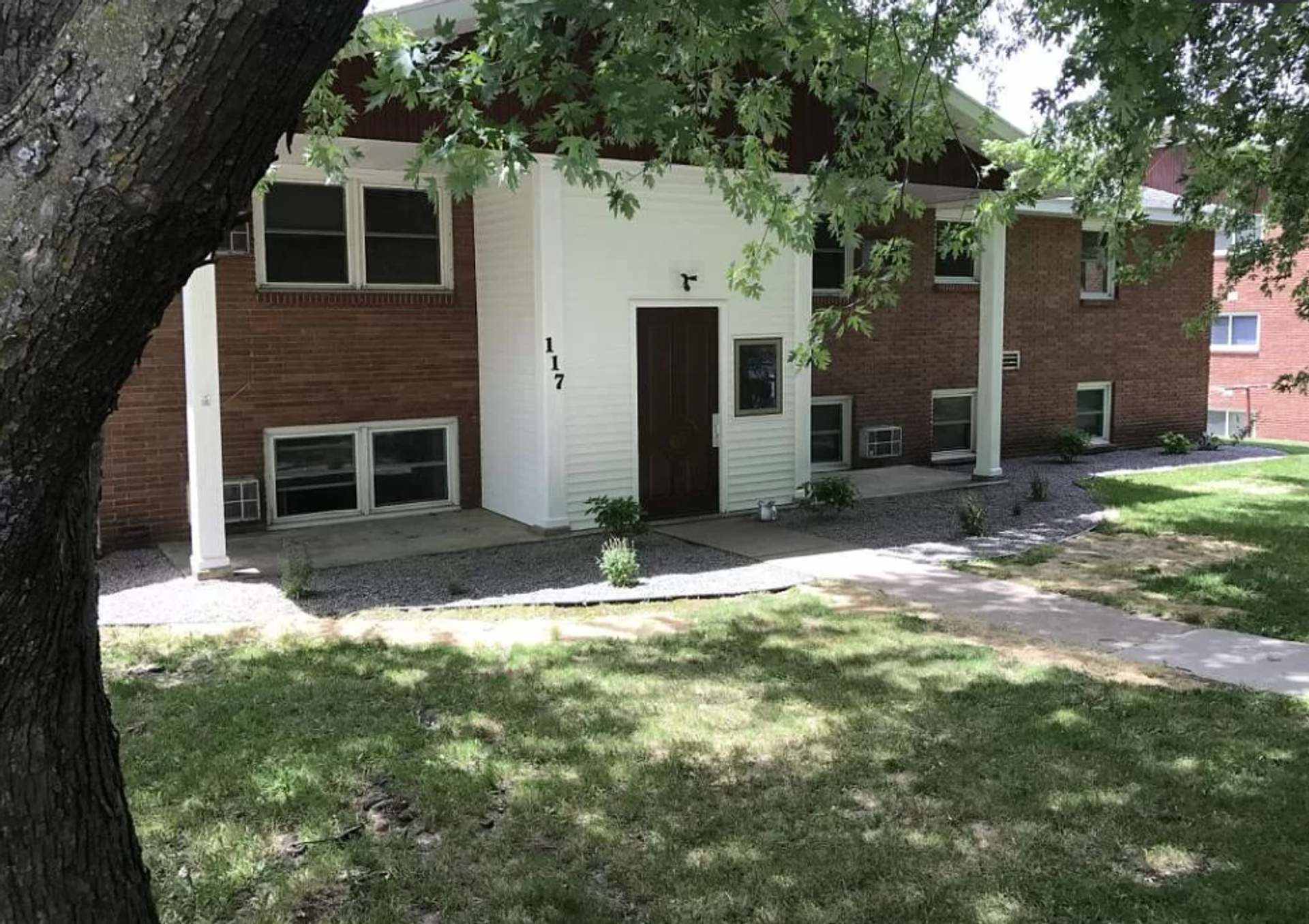 107 3rd Ave S – photo 1 of 9