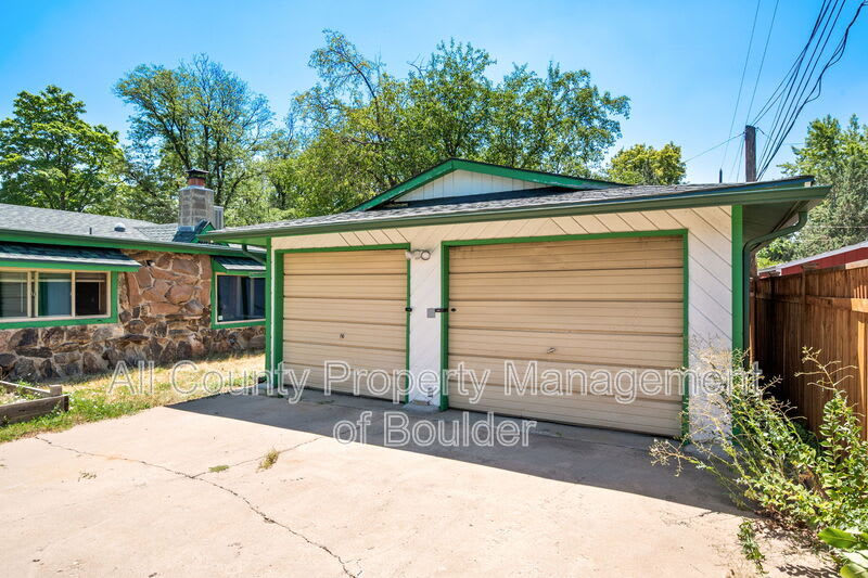 701 S MillerAve – photo 1