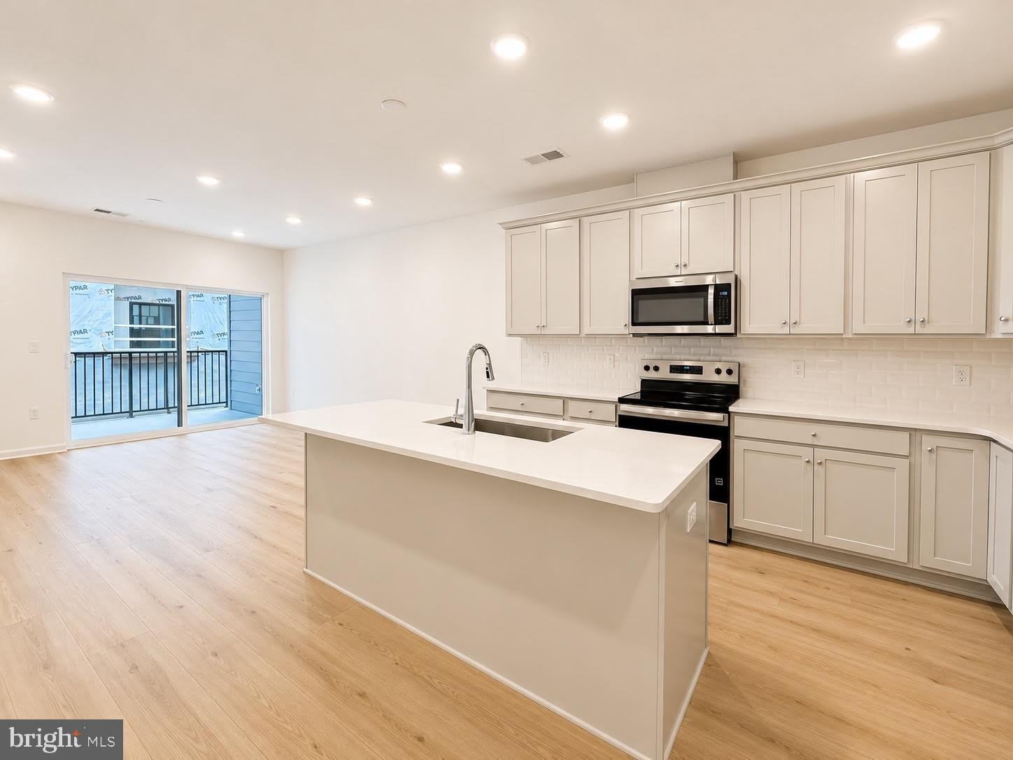 421 WASHINGTON Street – photo 1 of 26
