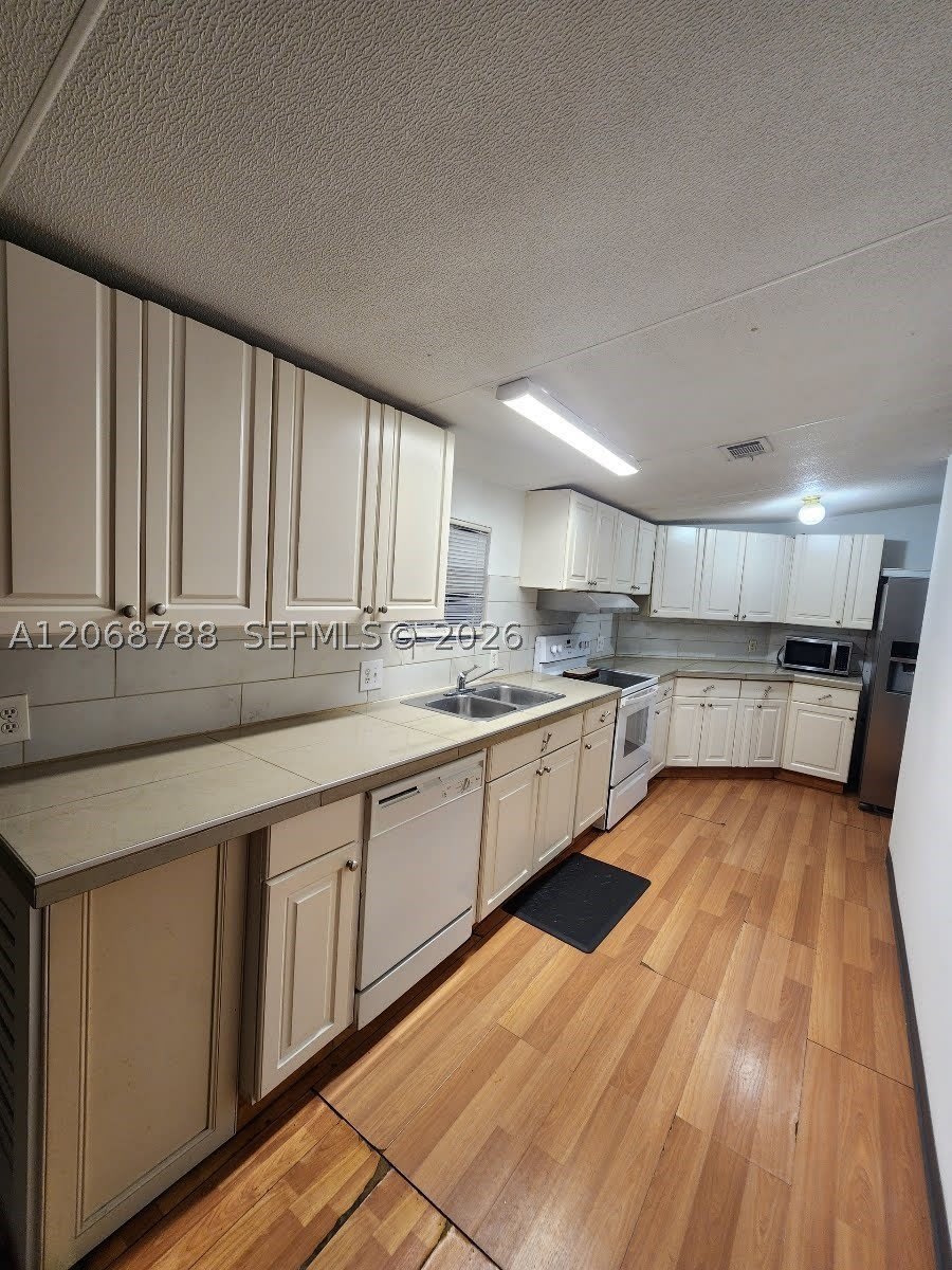 5864 Cartier Rd – photo 1 of 28
