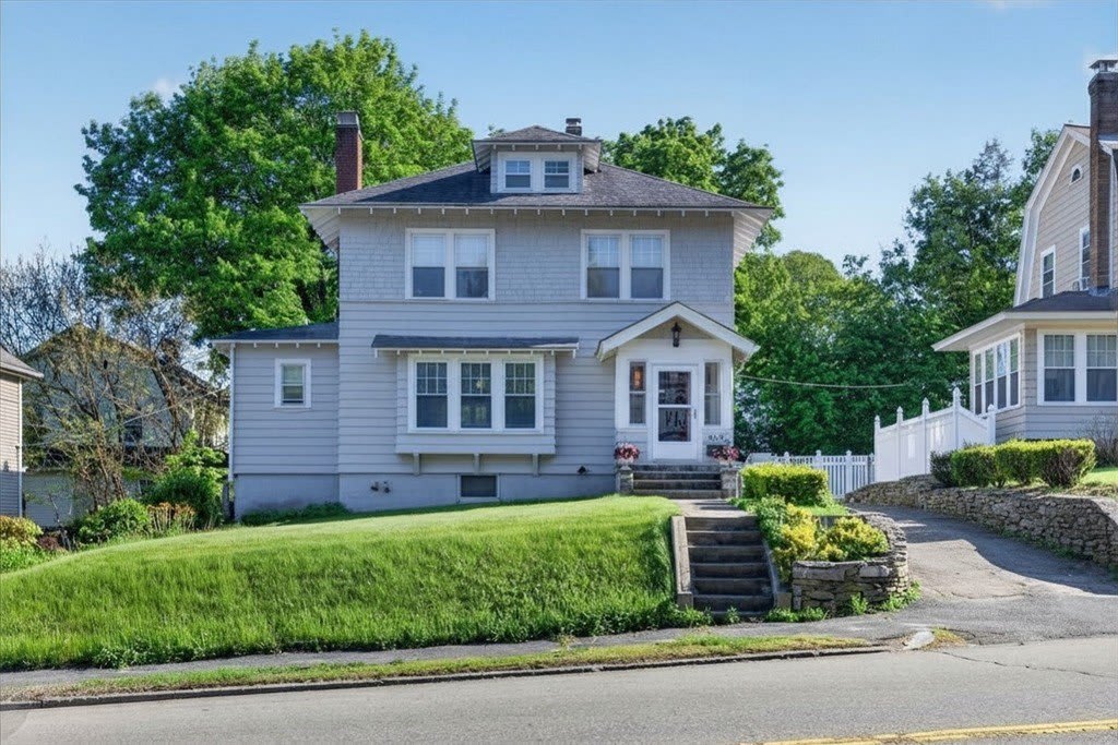 962 Pleasant St – photo 1 of 14