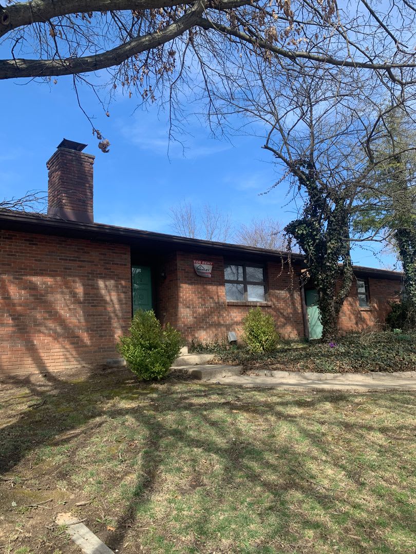 *** AVAILABLE AUGUST 2027 *** 3 Bedroom – photo 1