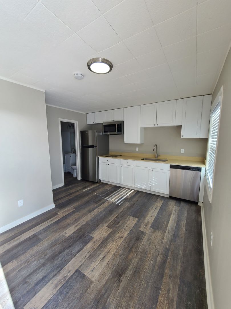 Recently Renovated Apartments Featuring Modern Finishes Stainless Appliances Garage Space And Pet Friendly – photo 1 of 3