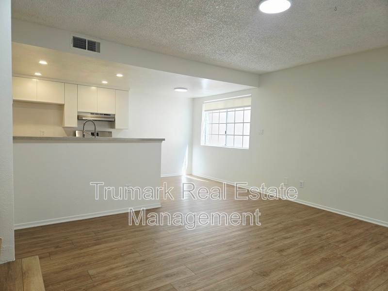 1122 E Elk Ave. – photo 1