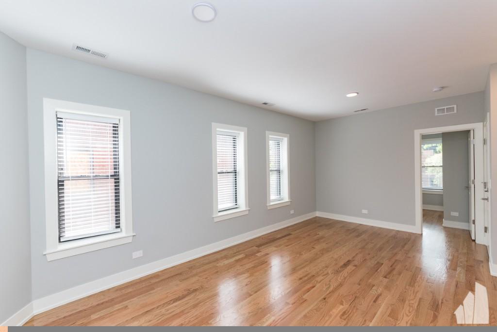 2105 N Sedgwick St – photo 1