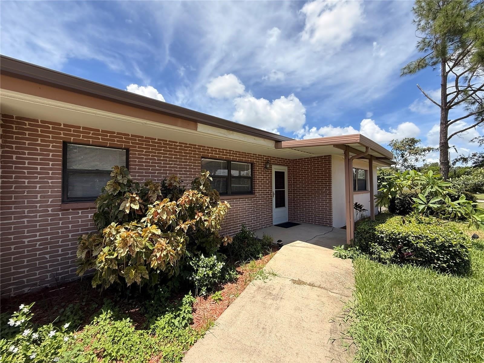 164 PINEWOOD Avenue – photo 1