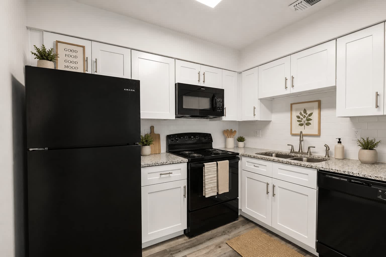 Spacious 3 Bed 2 Bath In Serenata With Pond Views – photo 1