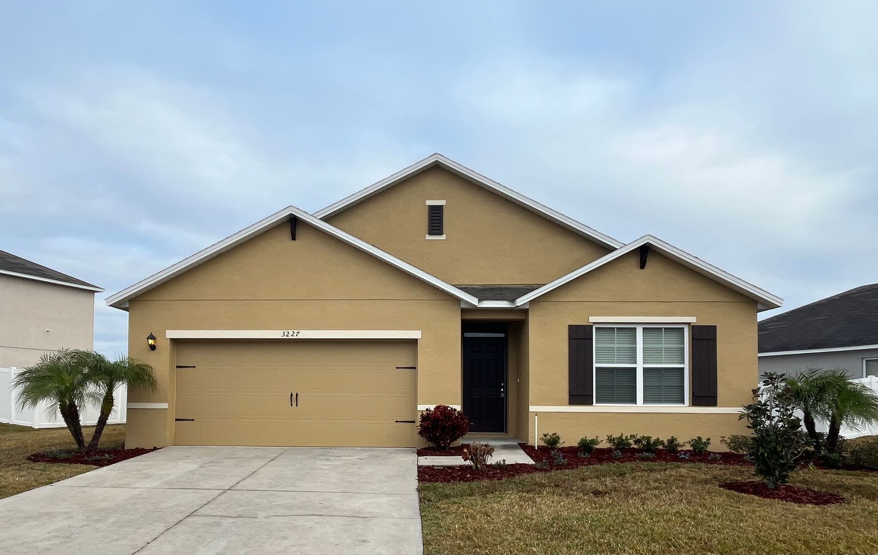 Modern 4 bed/2 bath home with brand-new flooring! – photo 1
