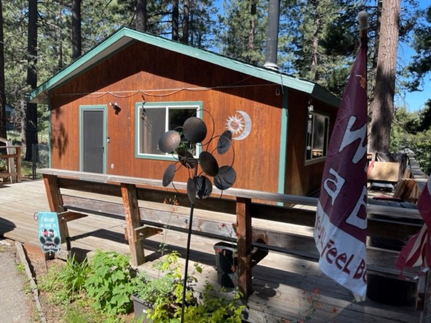 Charming pet friendly home available for a Seasonal lease 3-6 months starting Nov. 15th- May 1st! – photo 1 of 10