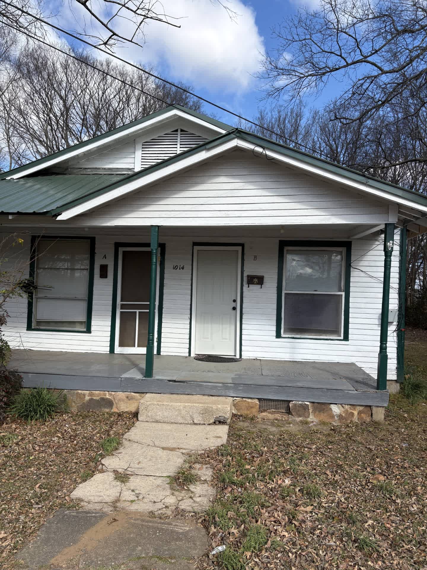1014 W B St – photo 1 of 7
