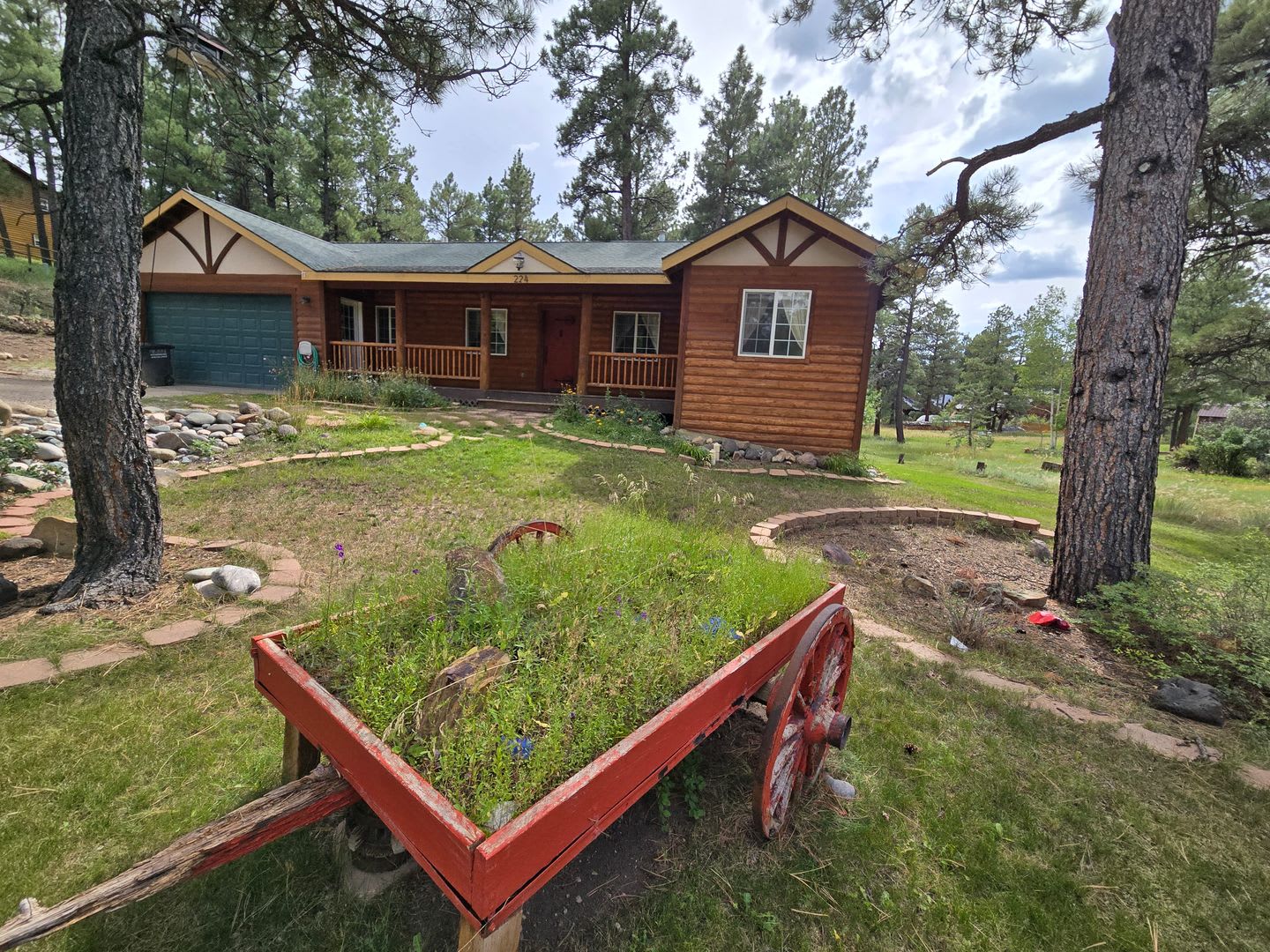 Beautiful 3 Bedroom Home In A Quiet Neighborhood – photo 1 of 28