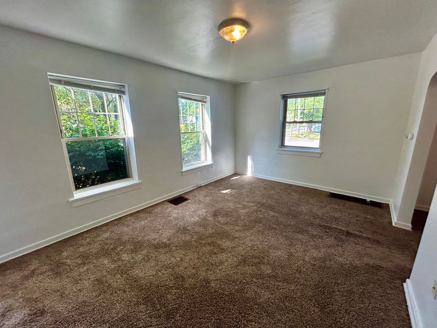 SPACIOUS 3 BEDROOM TOWNHOME – photo 1