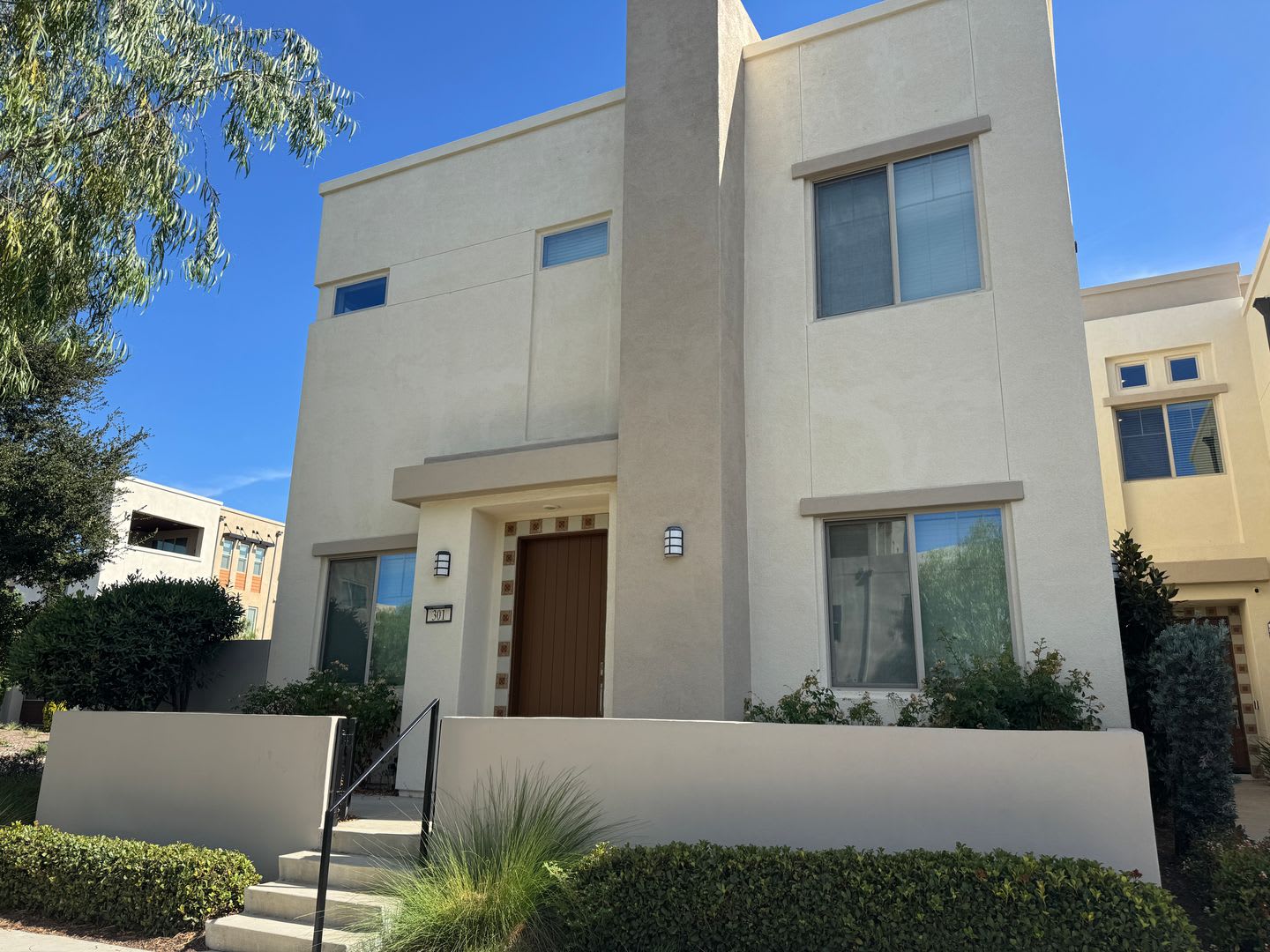 Modern Great Park Home for Lease – photo 1