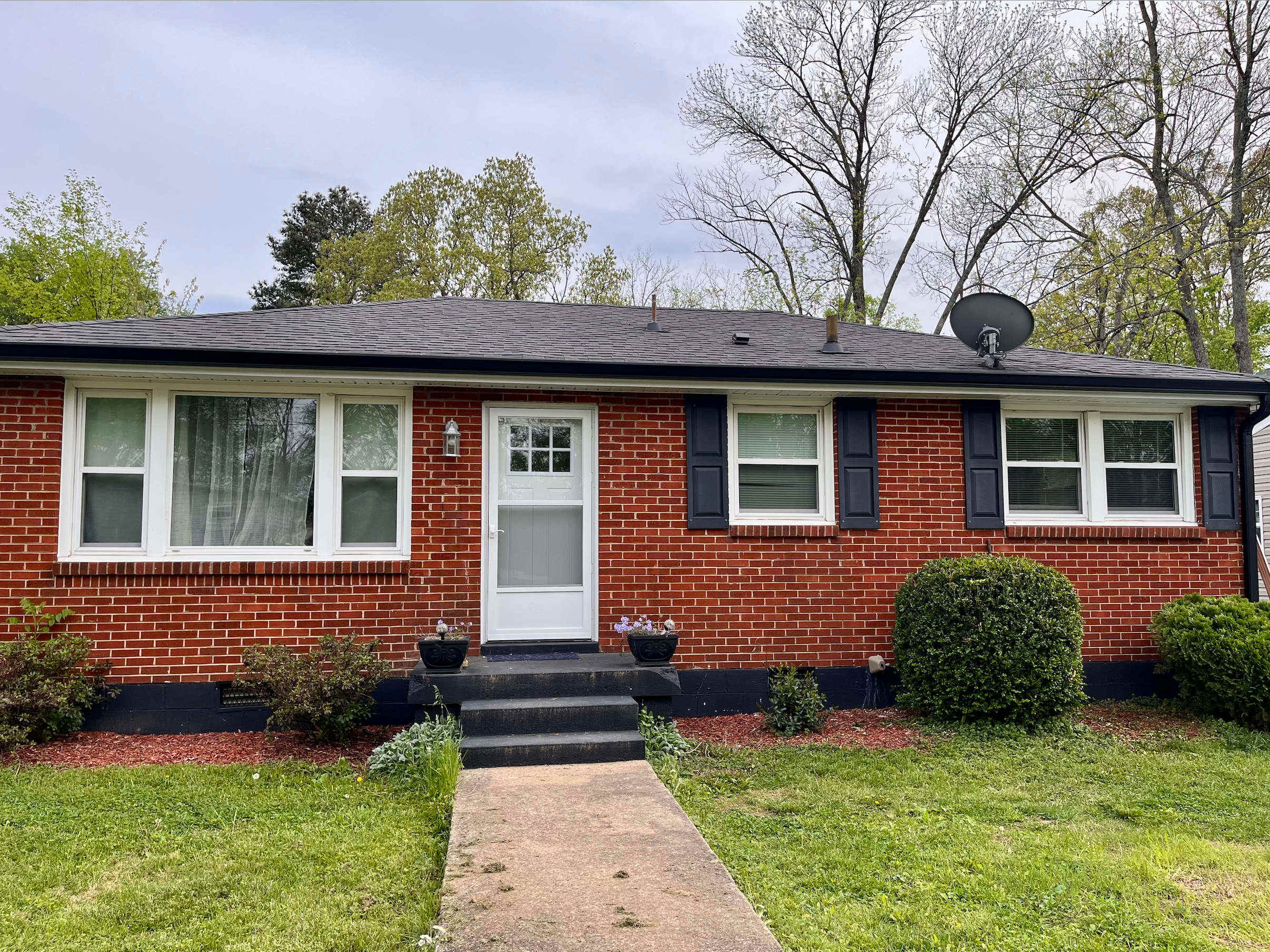 890 W 19th Ave – photo 1 of 10