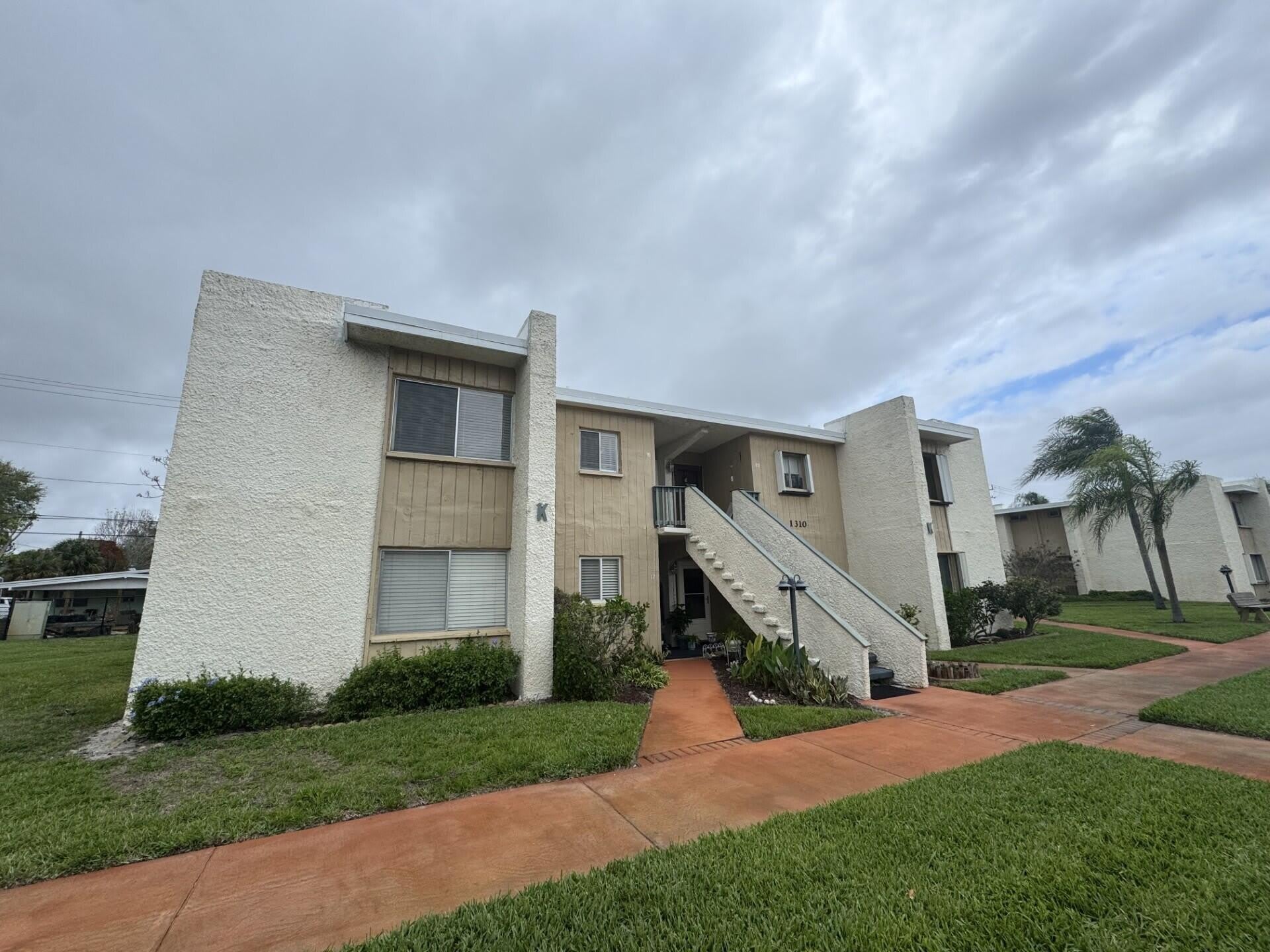 1310 NE 14th Court – photo 1 of 29