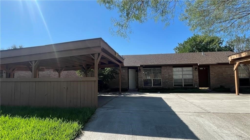 4805 Shadowbend Drive – photo 1