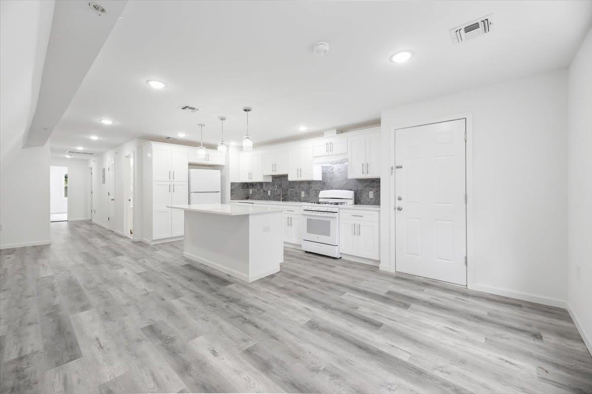 34 FULTON AVE – photo 1