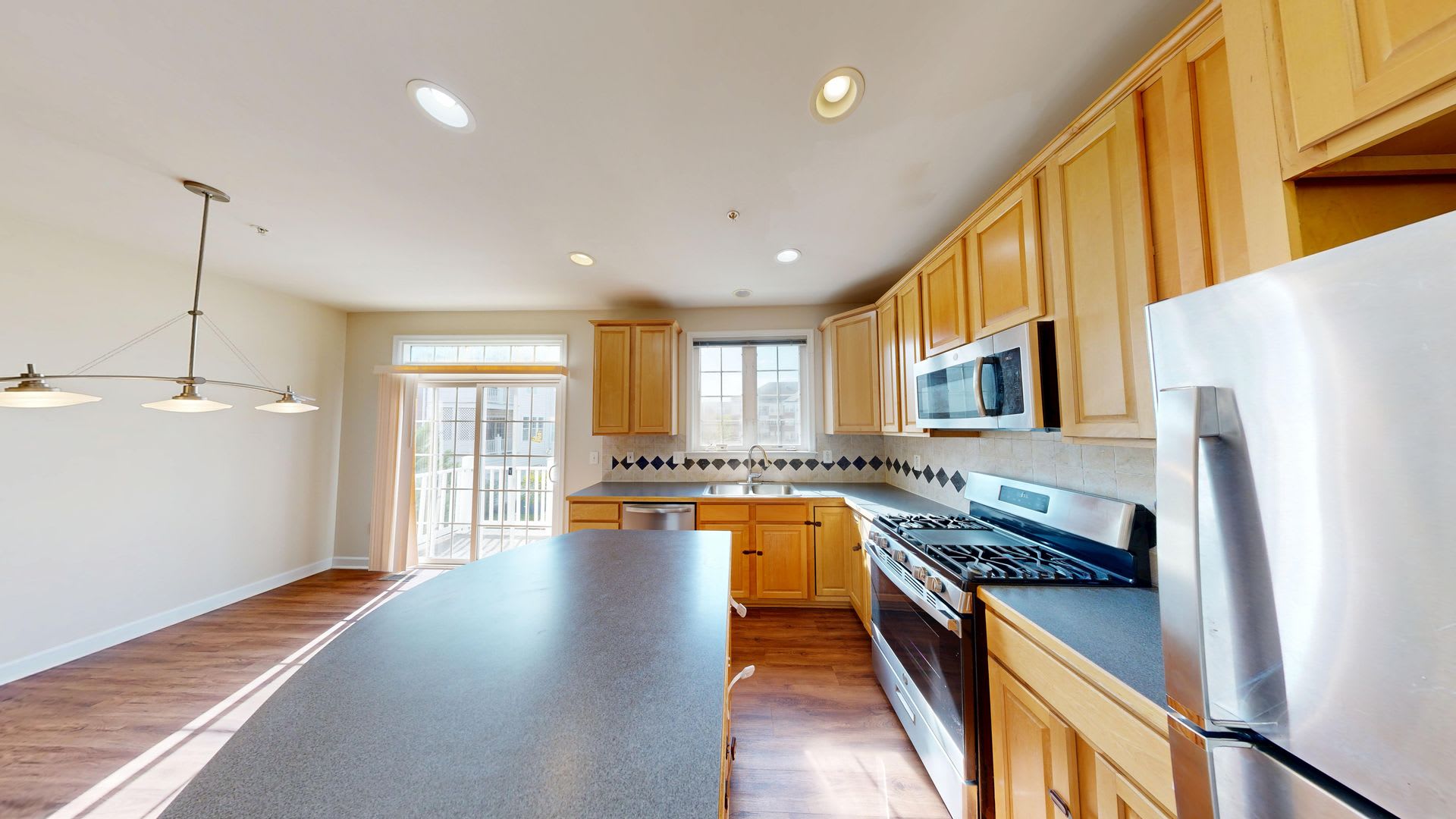 3Bedroom/2full+2Half Baths – photo 1