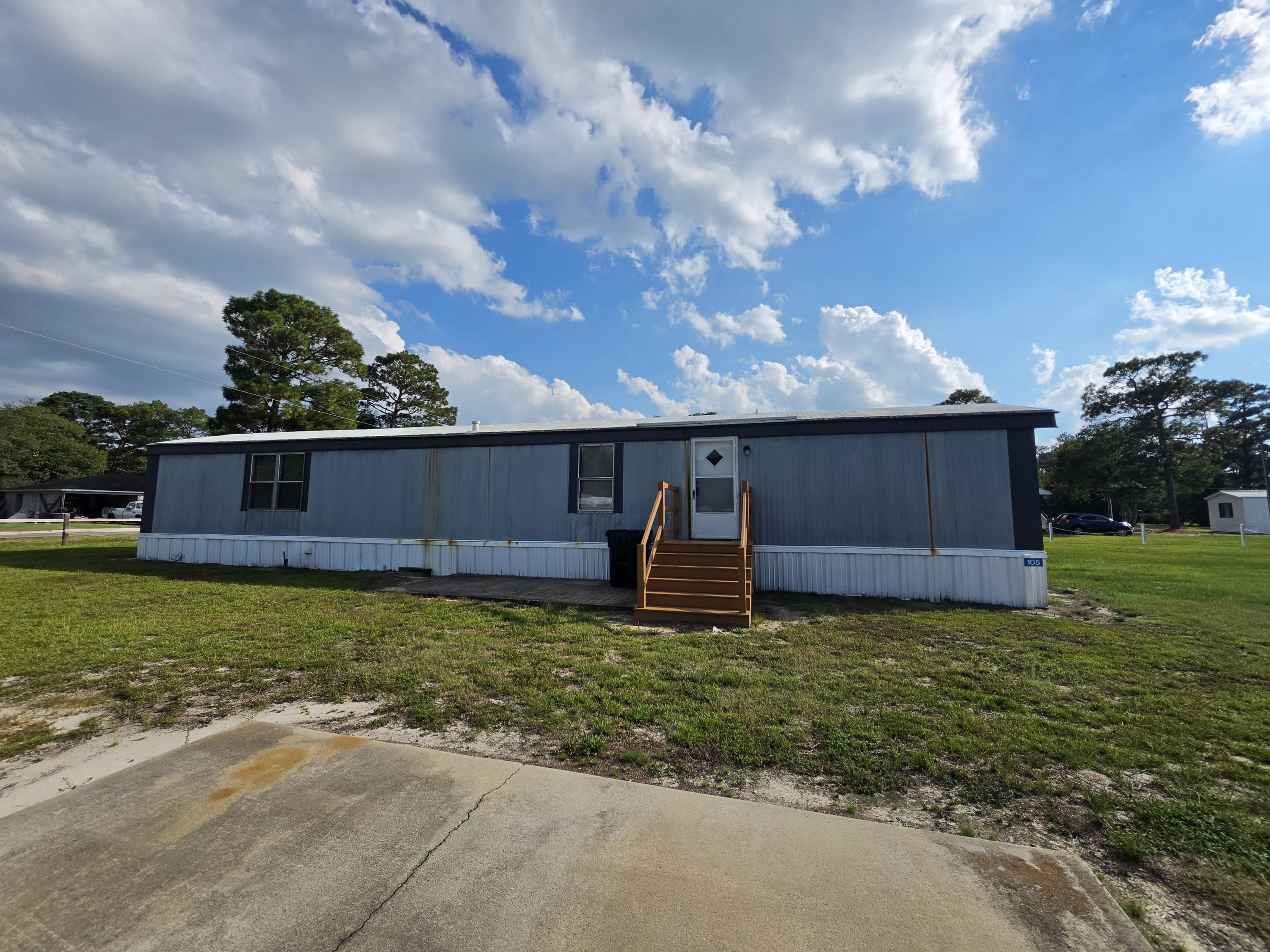 105 Colonial Court – photo 1 of 12
