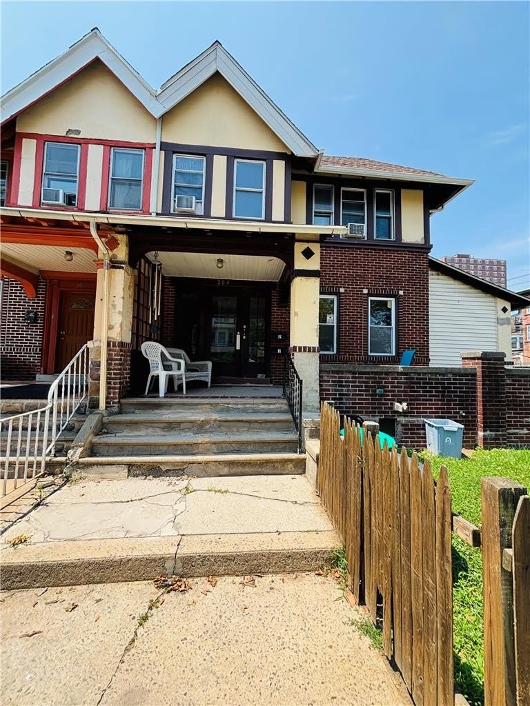 204 S 14th Street – photo 1 of 14