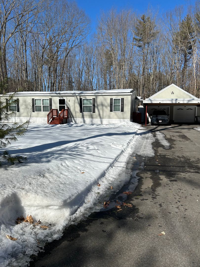 Sweet location, 3 bedroom 2 bath in Eliot Maine! 2 car garage! – photo 1 of 36