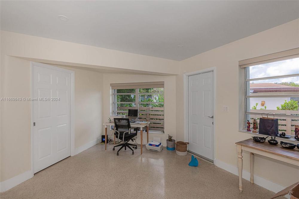 224 S 57th Ave – photo 1