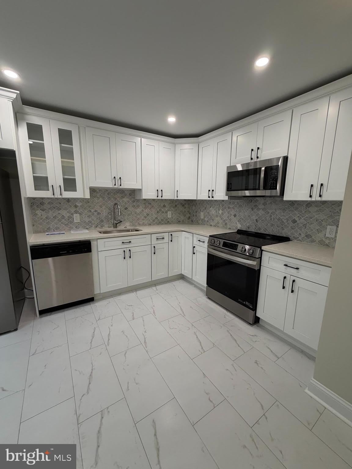 693-C3 HADDON Avenue – photo 1 of 6