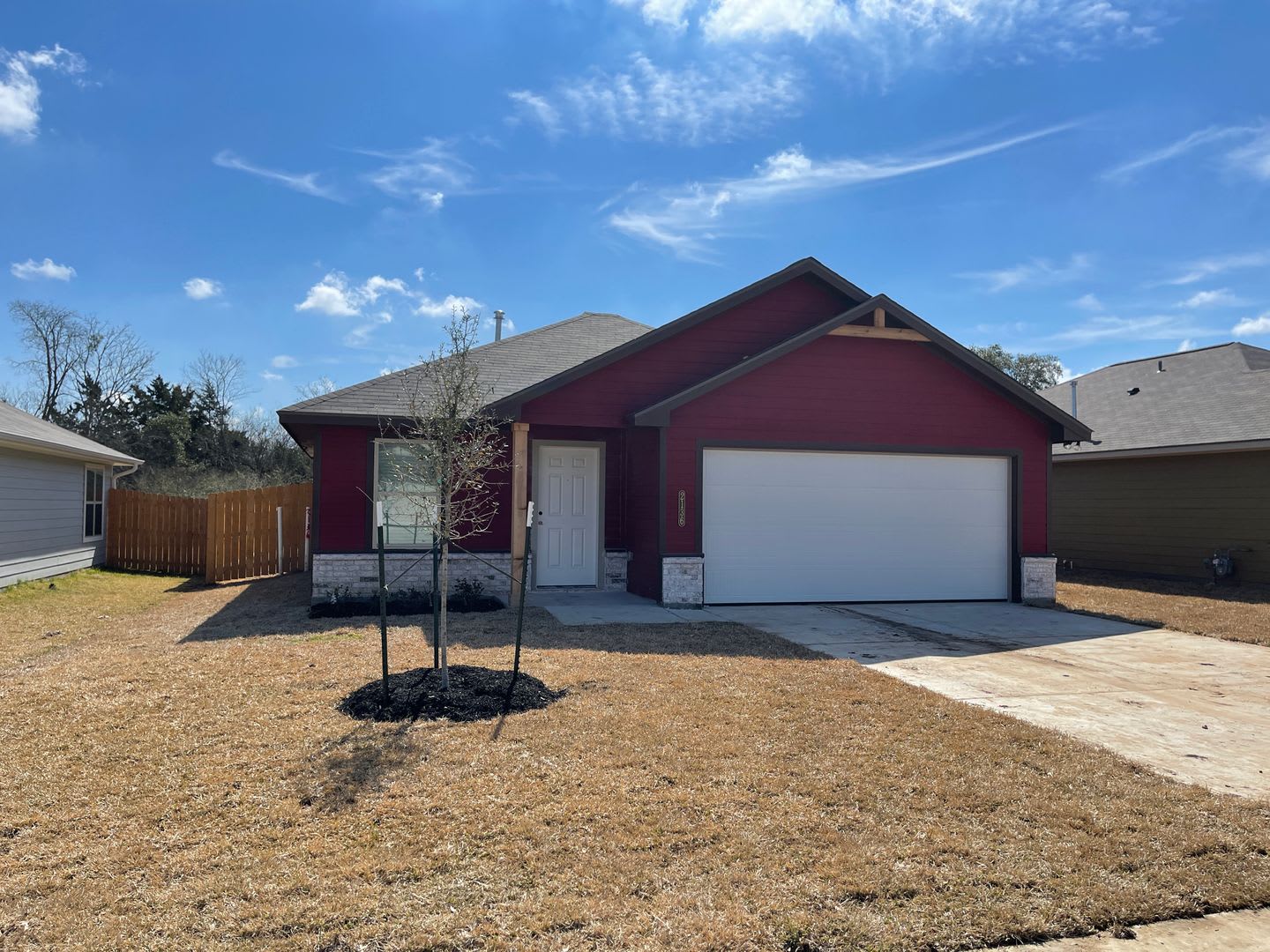 Bryan -3 bedroom / 2 bath / 2 car garage / Large fenced in back yard. – photo 1