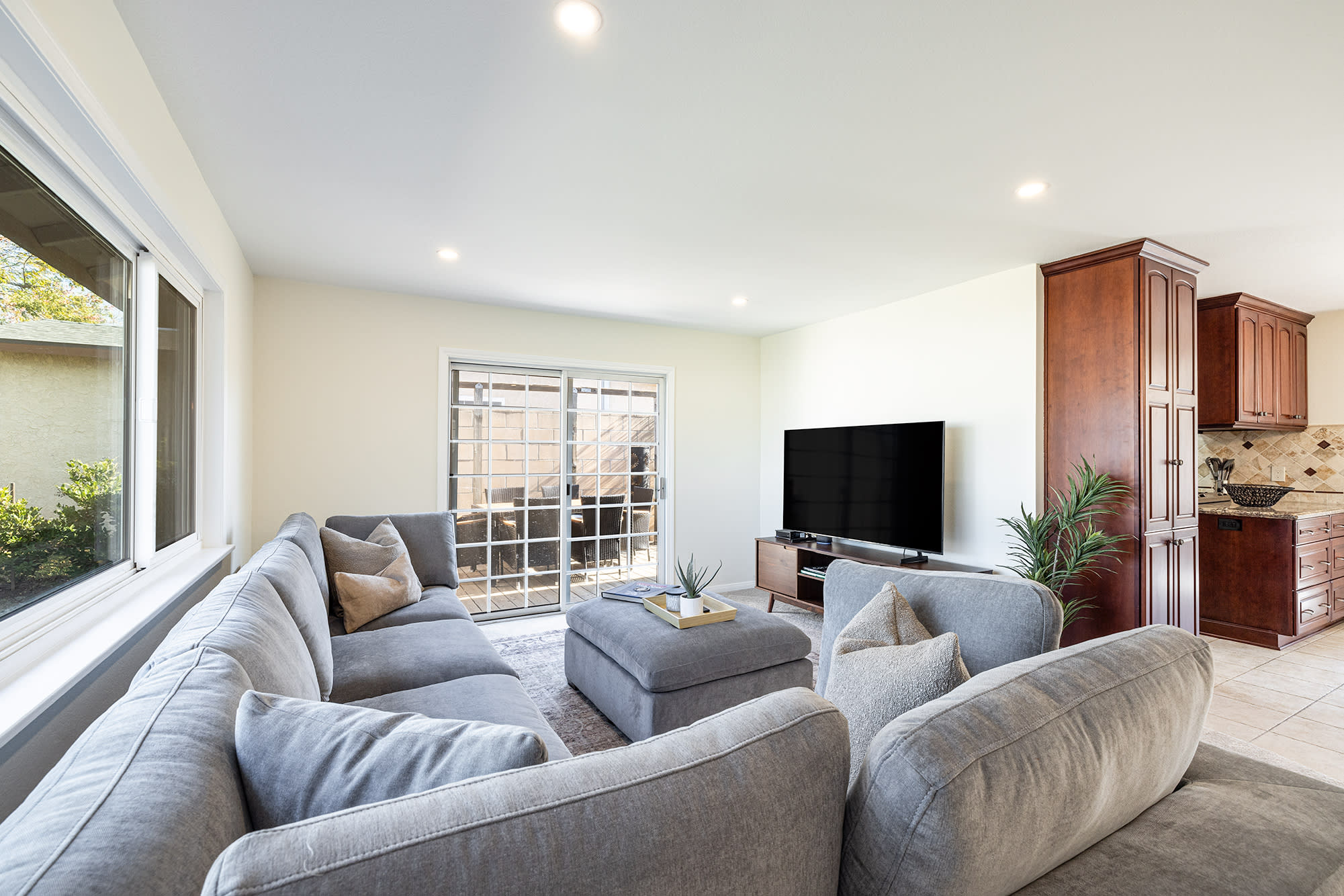 2206 Stinson St – photo 1