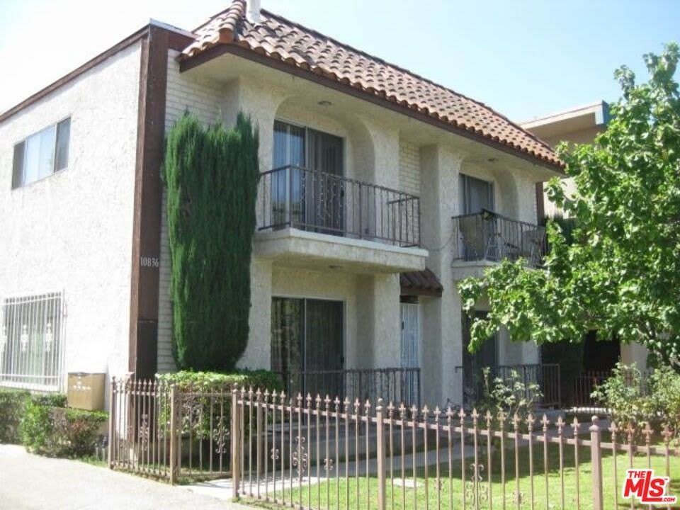 10836 CAMARILLO St – photo 1
