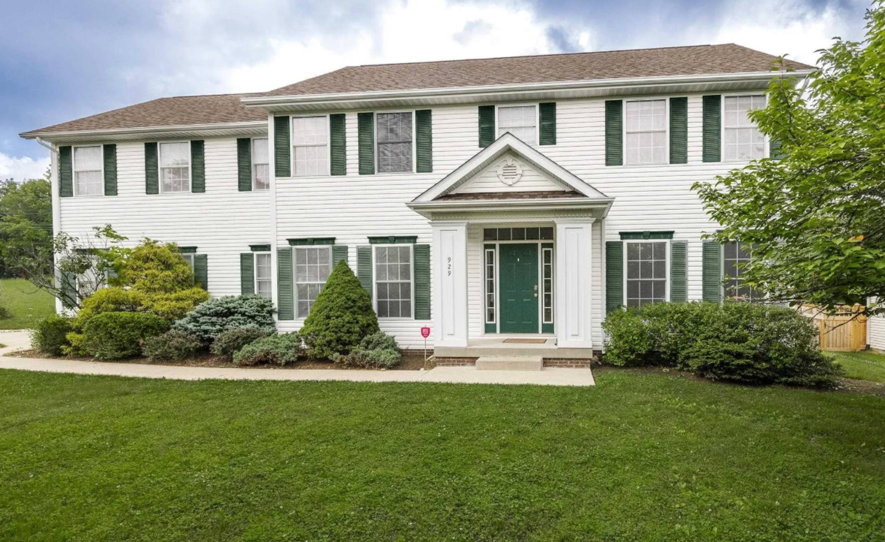 Must See Bright Spacious Home With Tons Of Charm – photo 1