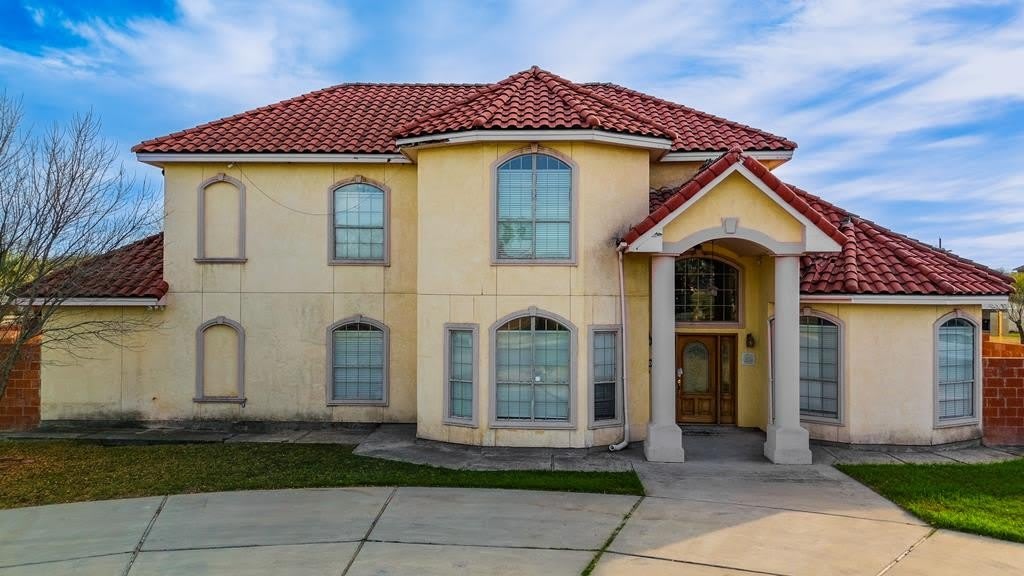 2201 Zacatecas Dr – photo 1 of 120