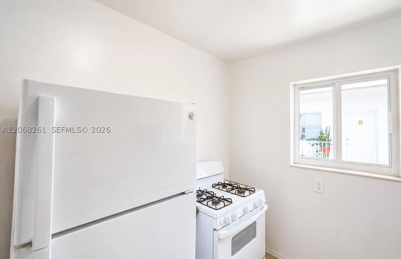 7721 Dickens Ave – photo 1