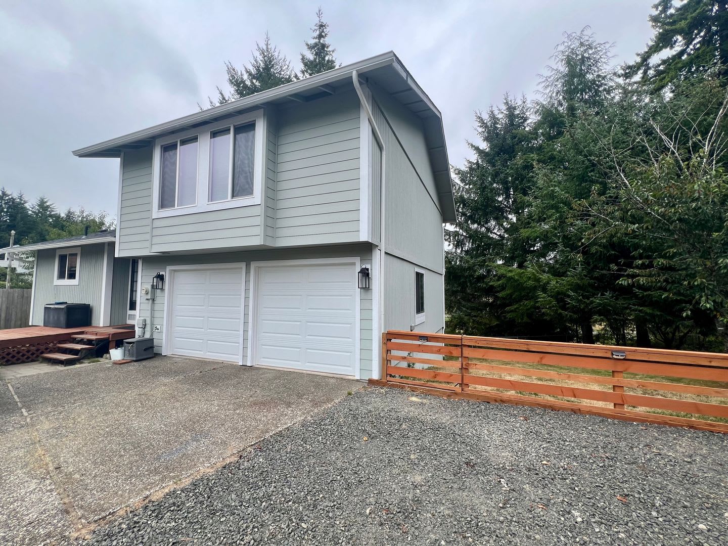 Spacious 4-Bedroom Home in Reedsport – photo 1 of 24