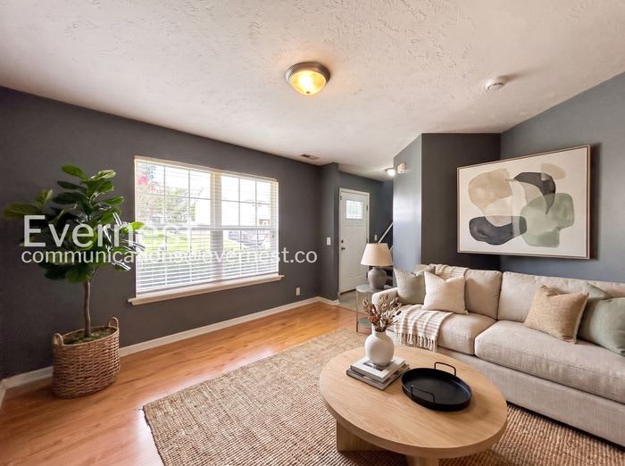 979 Tom Hailey Boulevard – photo 1 of 33