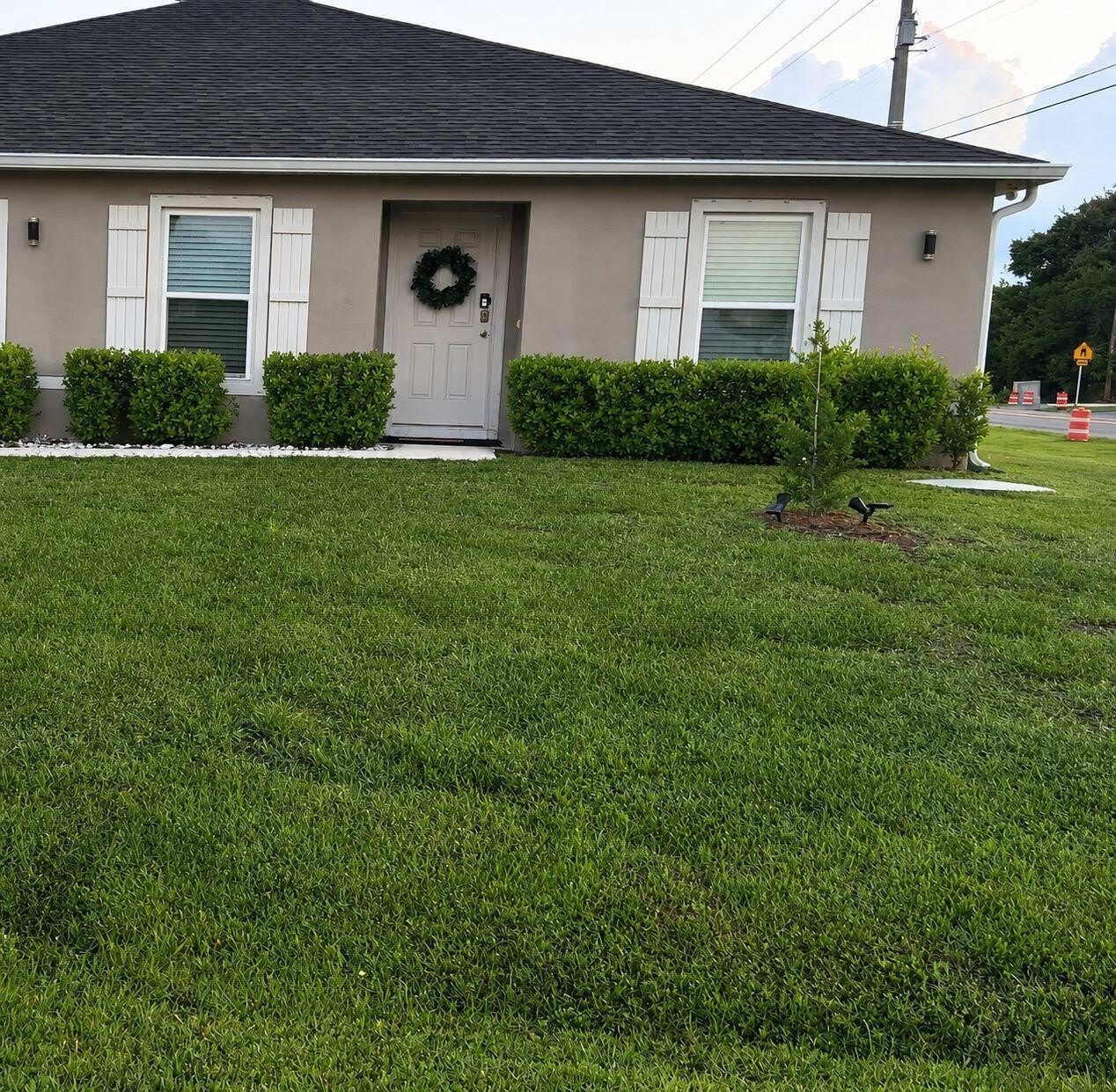 901 SW Fisherman Avenue – photo 1 of 21