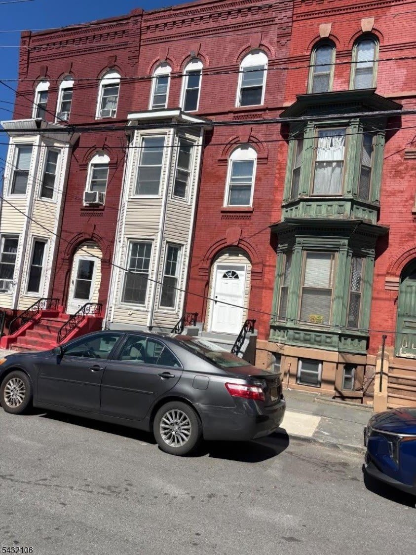 69 Columbia St – photo 1
