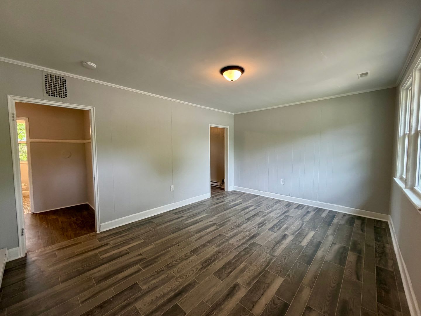 714 A – photo 1 of 6