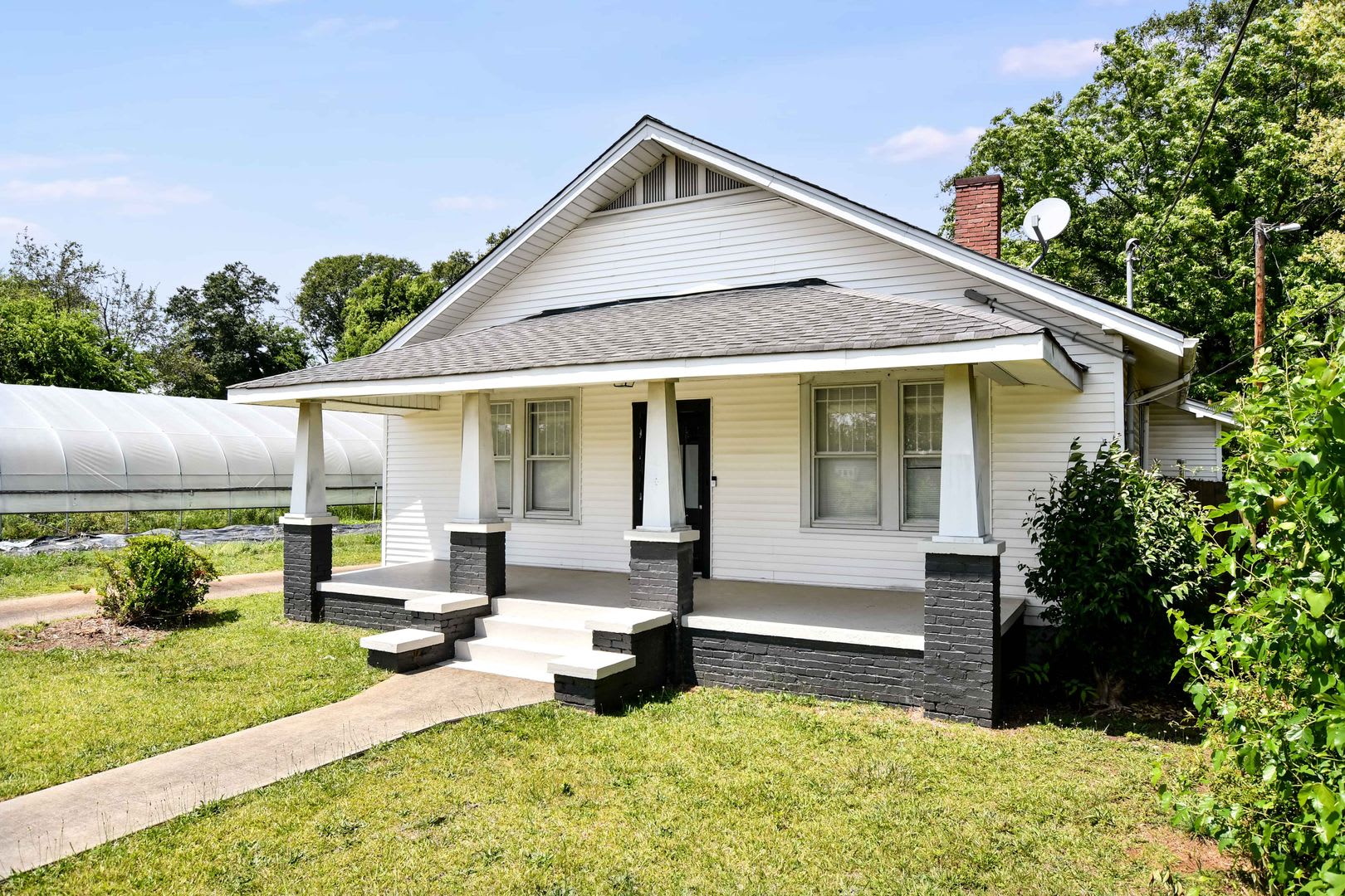 Updated West End Cottage – photo 1