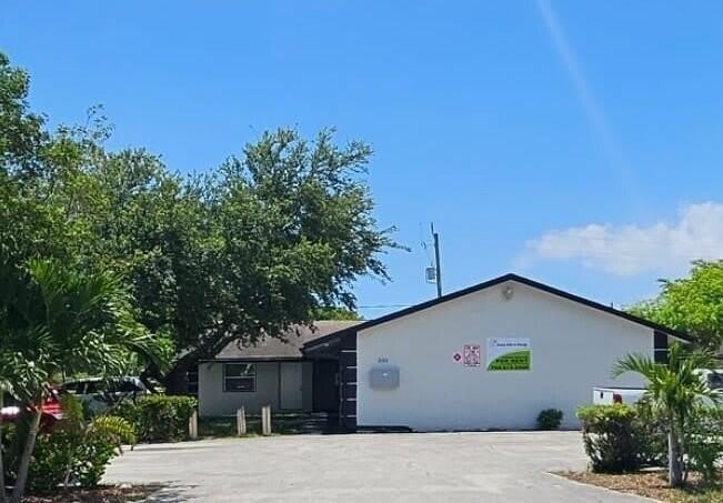 200 NW 14TH Street – photo 1