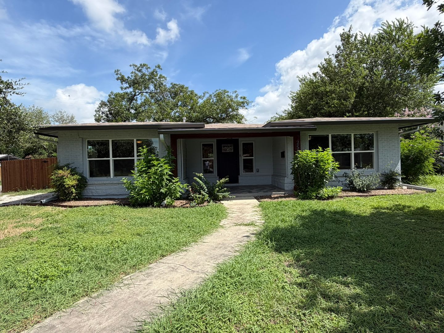 3 Bedroom 2 Bath Home Close To Woodlawn Park – photo 1