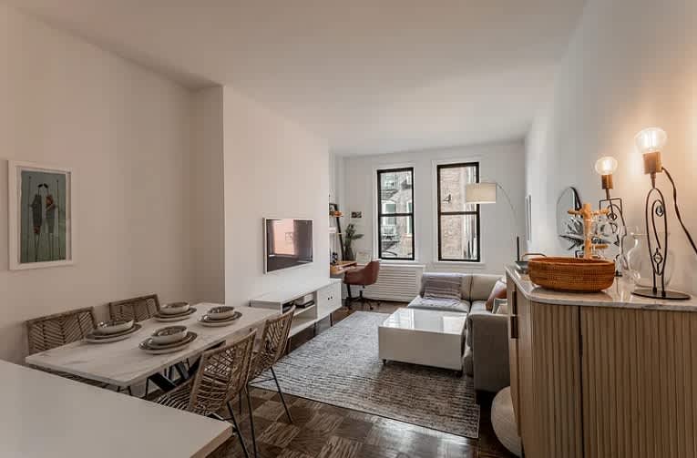 236 W 22nd St – photo 1