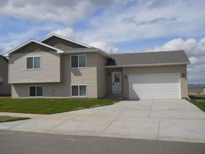 1249 Benjamin Blvd – photo 1