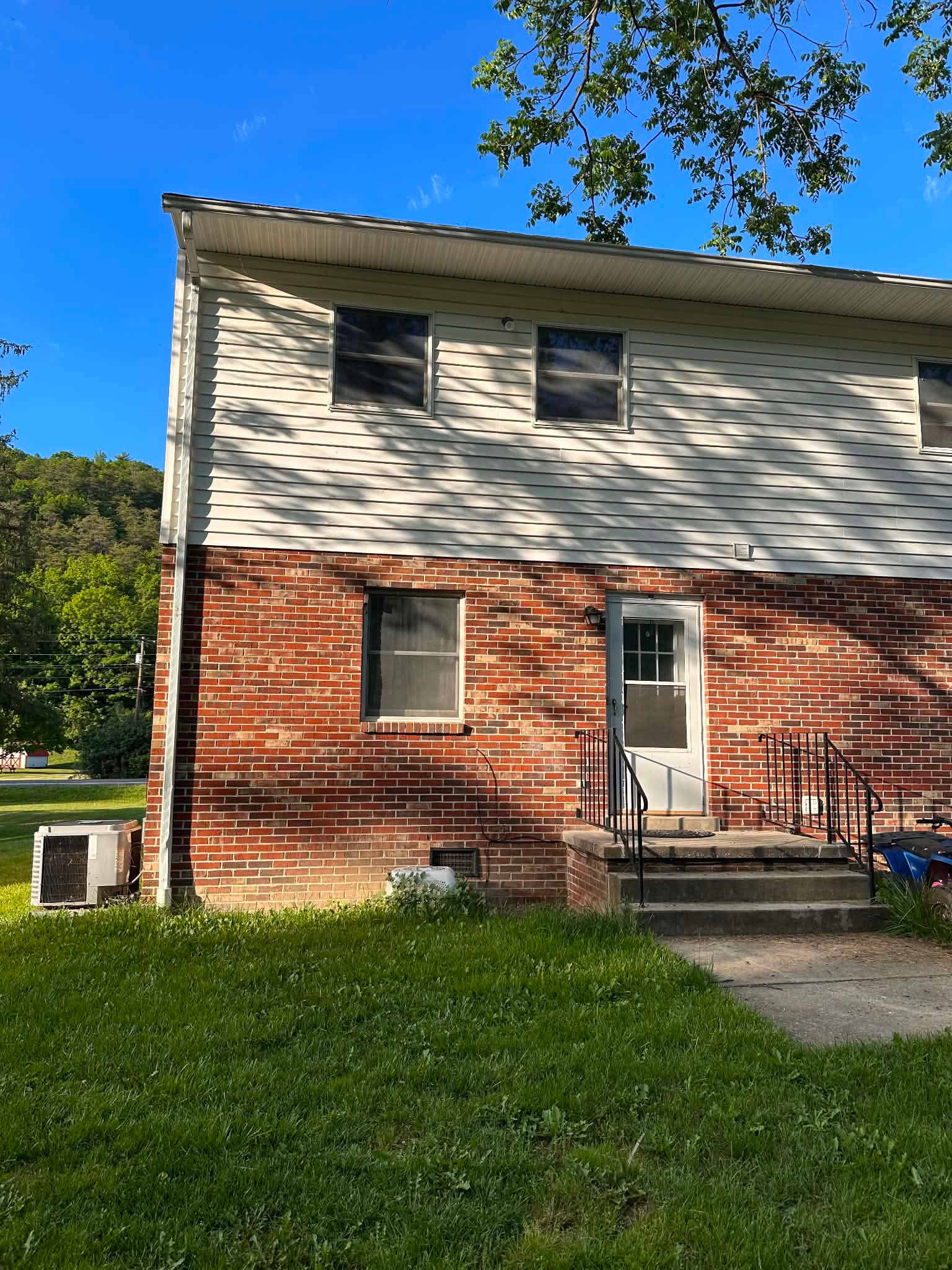 22 Town House Lane – photo 1 of 6
