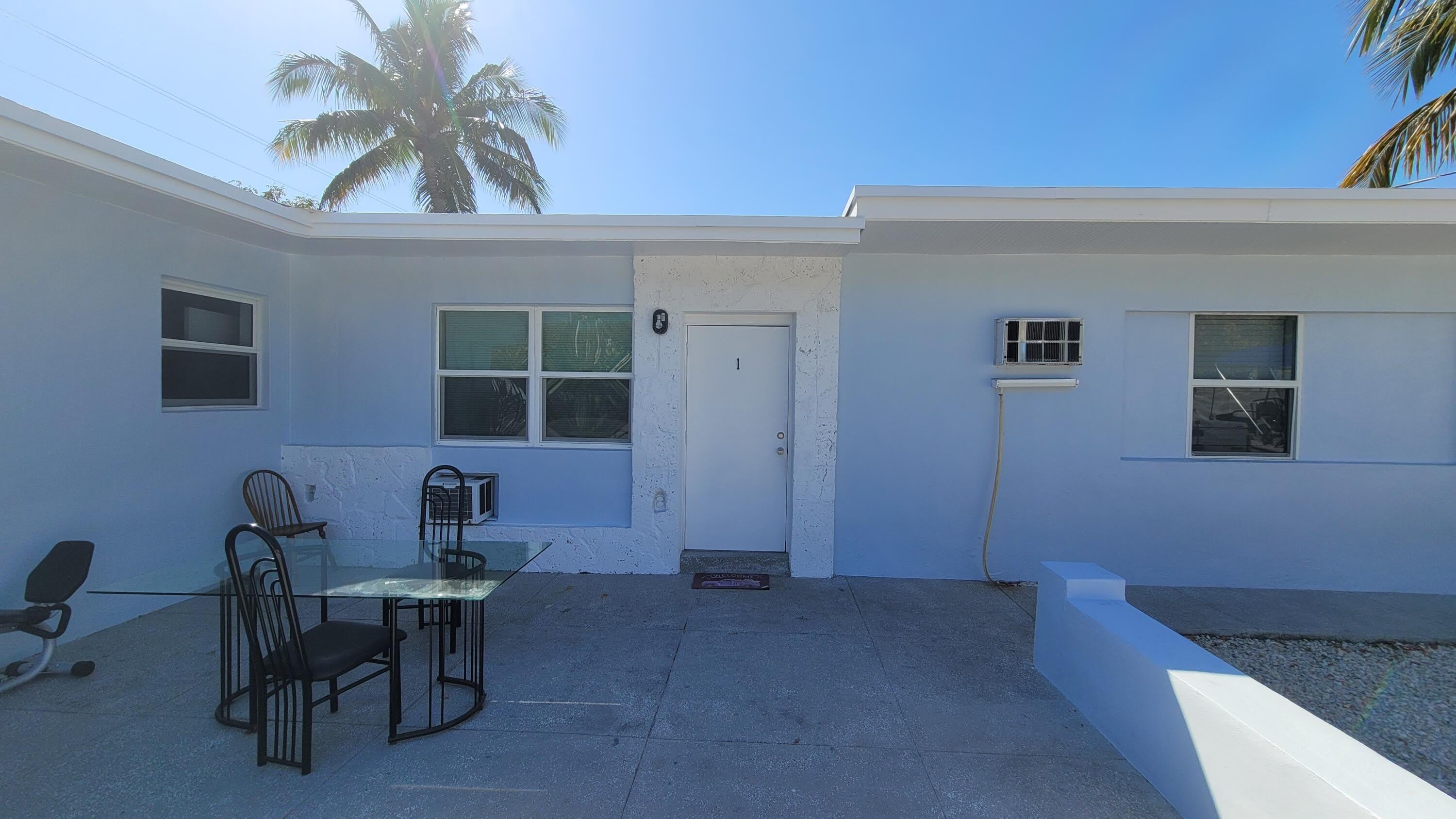 195 Gardenia Street – photo 1 of 9